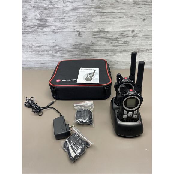 Motorola MR350 Talkabout 2-Way Radios 35m Walkie Talkies & Charger - Picture 1 of 10